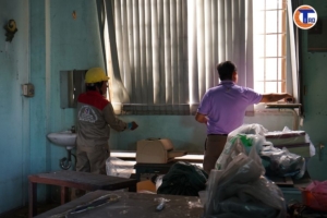 Cán bộ kỹ thuật đo đạc hiện trạng mặt bằng công trình Bravi