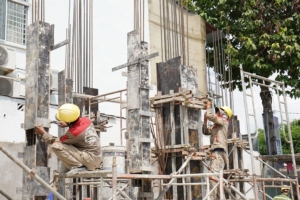 Kiểm tra cột trước khi đổ bê tông - thi công trọn gói tại Long Xuyên