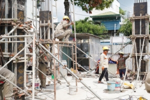 Kiểm tra cột trước khi đổ bê tông - thi công trọn gói tại Long Xuyên