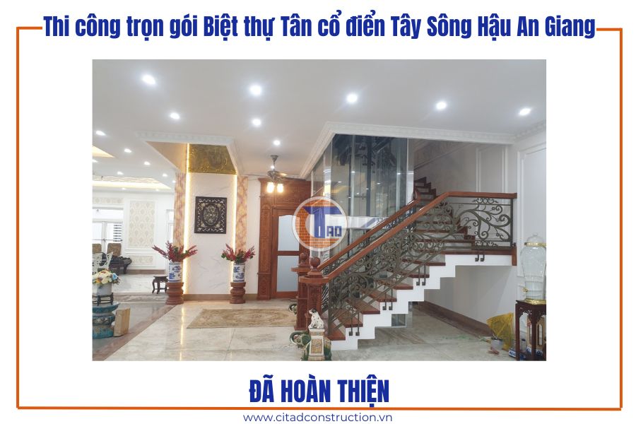 Thi công trọn gói Biệt thự Tân cổ điển Tây Sông Hậu An Giang – Cập nhật công trình sau hoàn thiện 19 Cầu thang sắt mỹ thuật kết hợp thang máy kính trong biệt thự