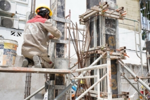 Kiểm tra cột trước khi đổ bê tông - thi công trọn gói tâij Long Xuyên