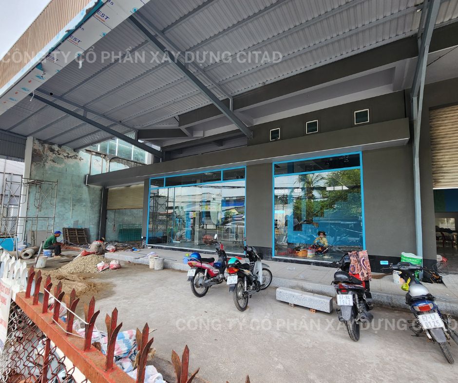 Thi công trọn gói Trạm dừng chân Bravi An Giang – Sắp hoàn thiện cùng CITAD 7 Khu vực mặt tiền đã hoàn thiện hệ khung – chuẩn bị lắp đặt nội thất