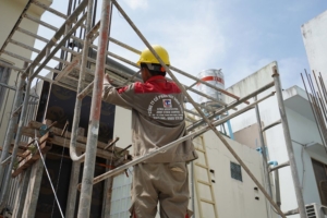 Kiểm tra cột trước khi đổ bê tông - thi công trọn gói tại Long Xuyên