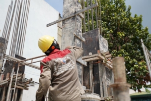 Kiểm tra cột trước khi đổ bê tông - thi công trọn gói tại Long Xuyên