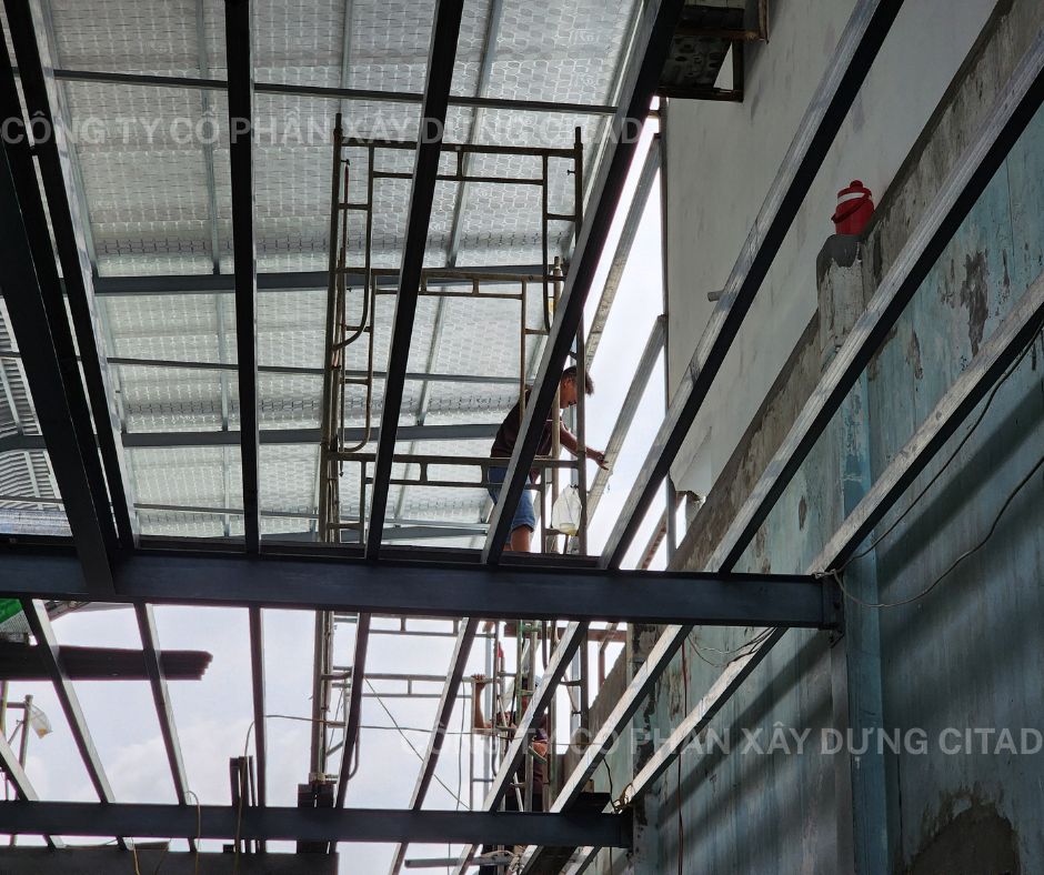 Đội ngũ công nhân và kỹ sư CITAD thi công trong giai đoạn hoàn thiện