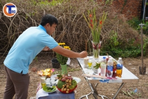 Chủ nhà cúng khởi công
