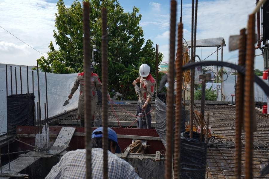 Thi công bê tông sàn | Công trình nhà phố An Giang - Công ty Xây dựng CITAD 5 Đội ngũ chuẩn bị kỹ lưỡng trước khi thi công bê tông sàn