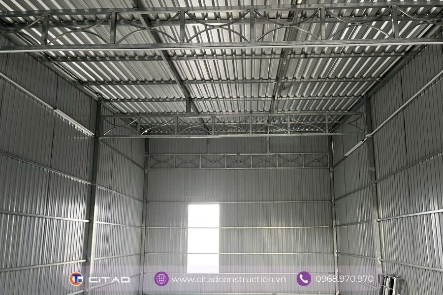 Bên trong gác mái sau sửa chữa