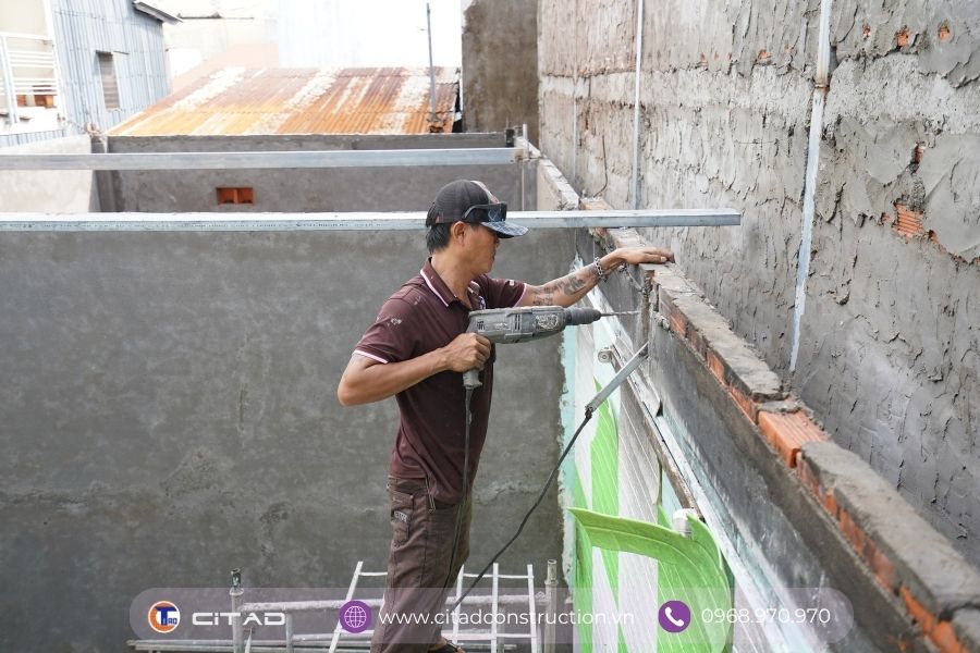 Đội ngũ thi công CITAD hỗ trợ xây nhà cộng đồng