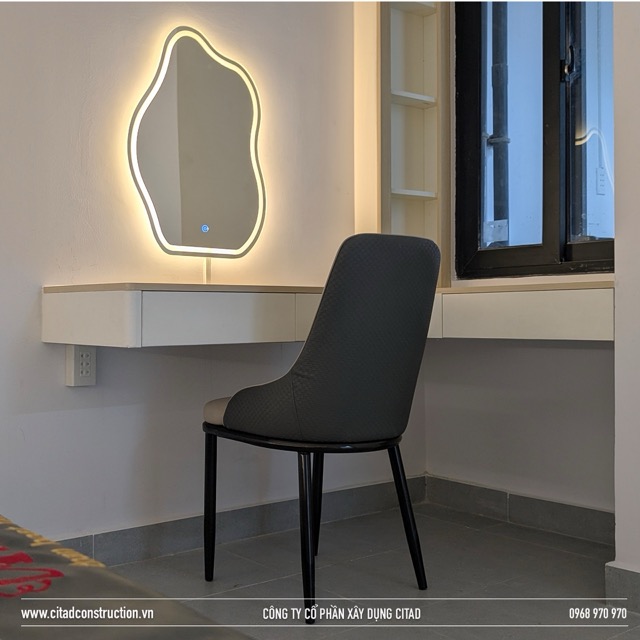 Bàn trang điểm treo tường với gương LED cảm ứng, thi công nội thất gỗ tinh tế bởi CITAD Construction