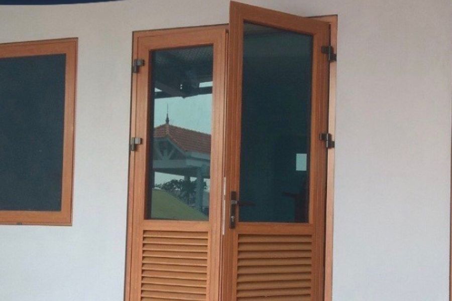 Cửa đi mở quay 2 cánh - Nhôm kính XingFa An Giang
